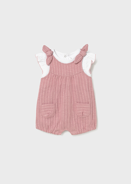 Conjunto jardineira e t-shirt