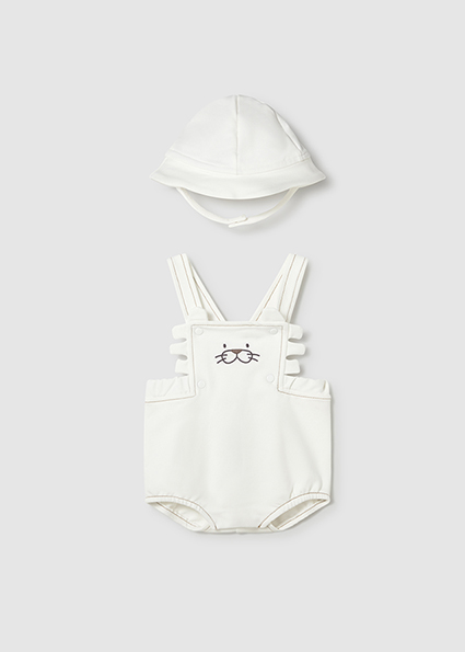 Jardineira com gorro